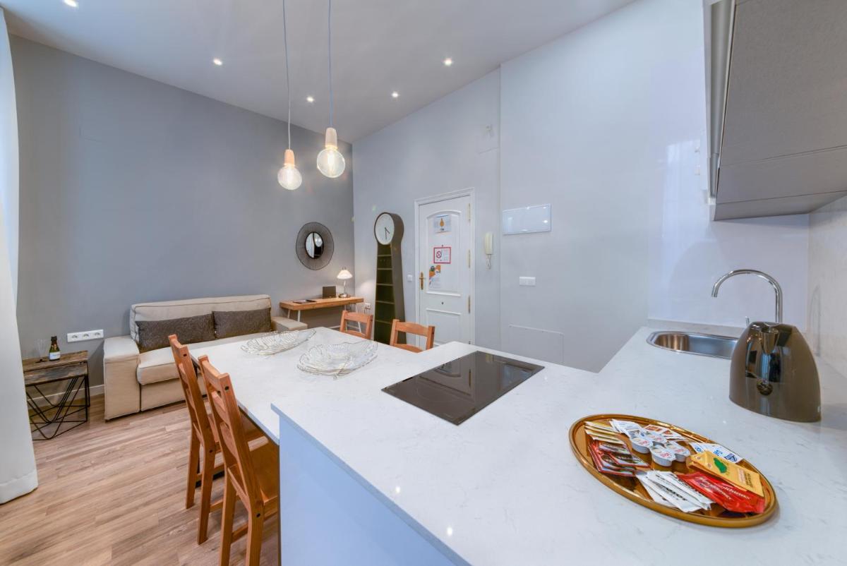 Holidays2Malaga Azucena Old Town - Housity