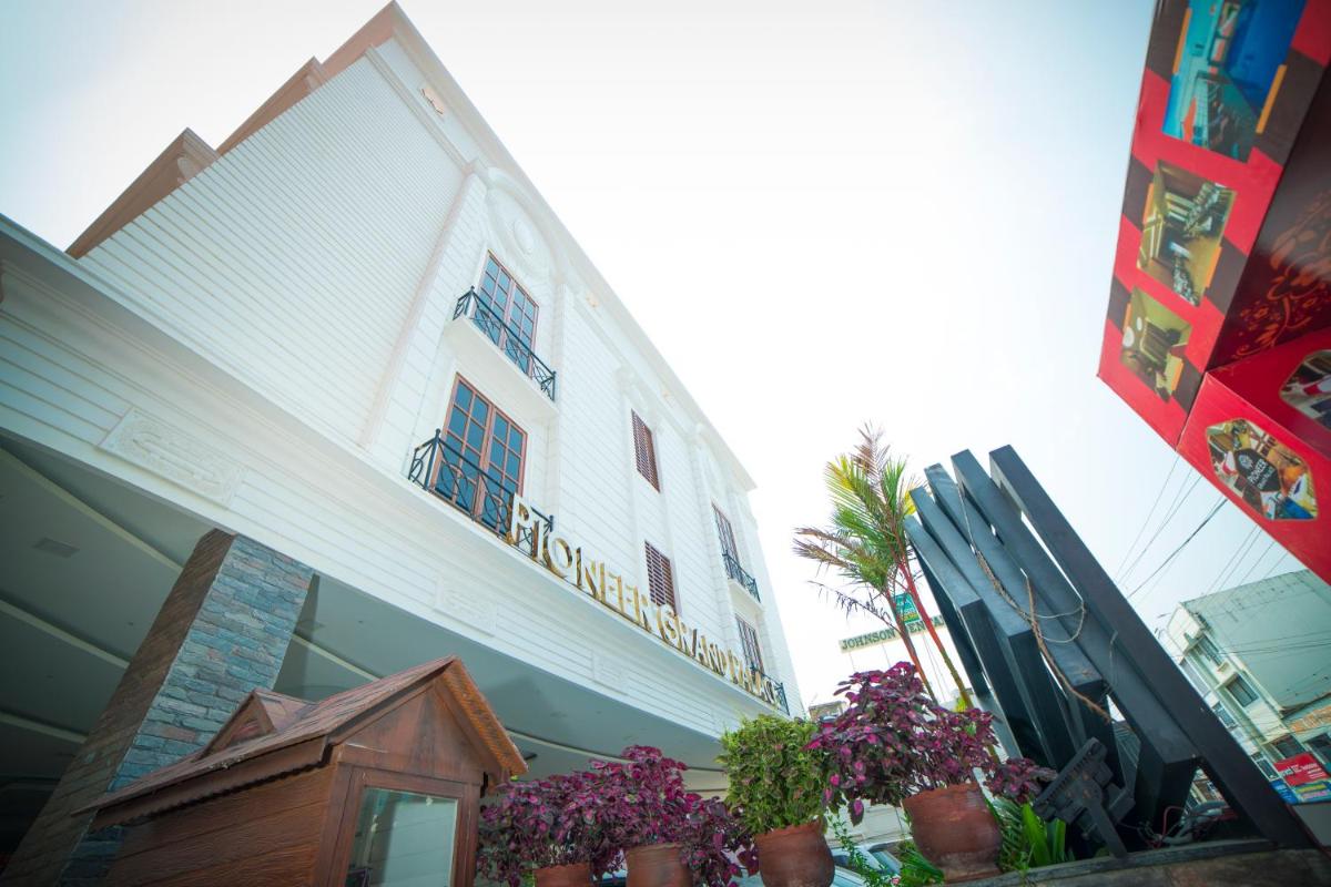 Hotel Pioneer Grand Palace - Housity