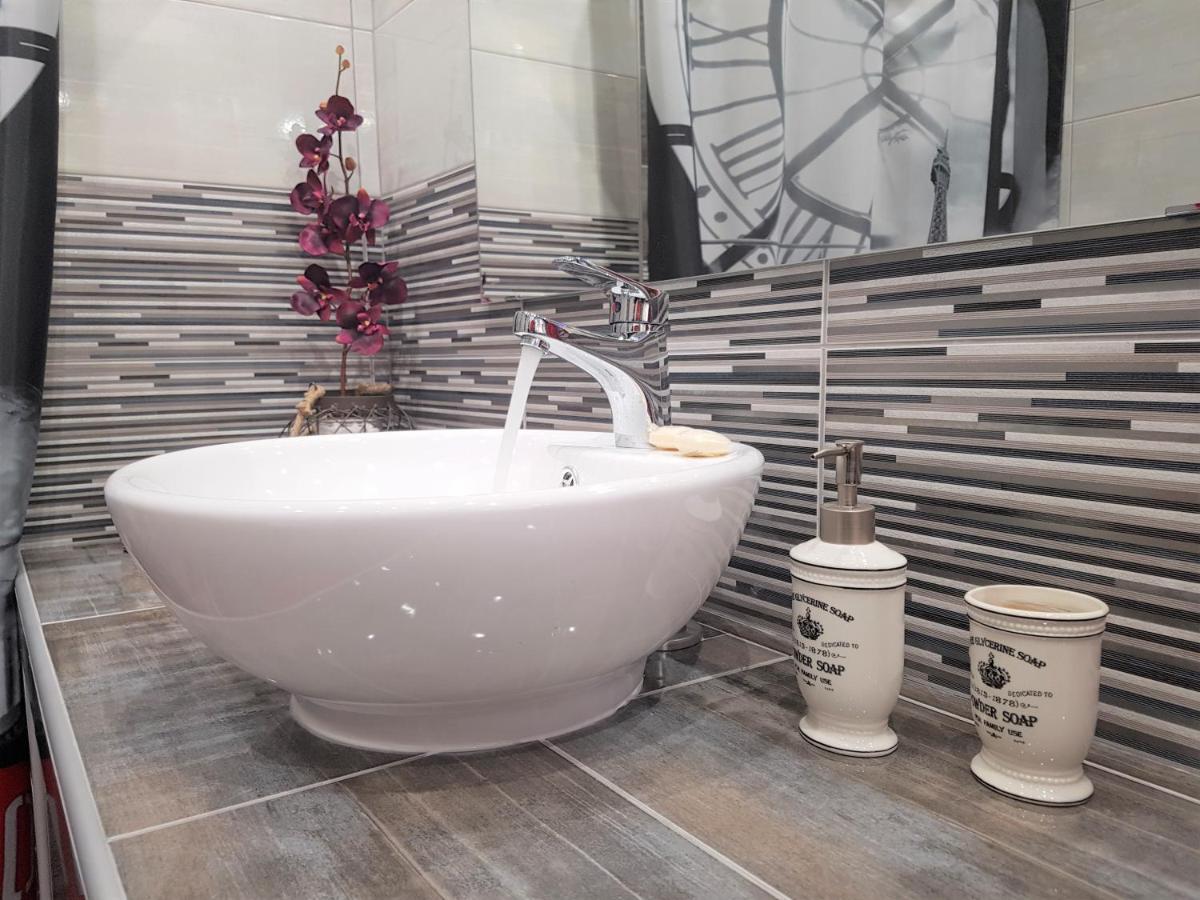 Betty's Central Suite - Hizvo