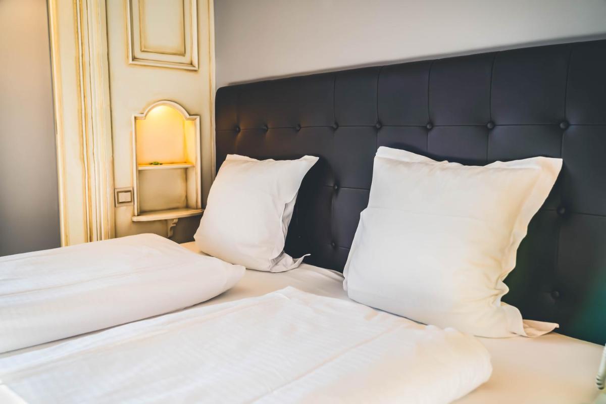 Un ou plusieurs lits dans un hébergement de l'établissement Hotel Spa et Restaurant Au Chasseur