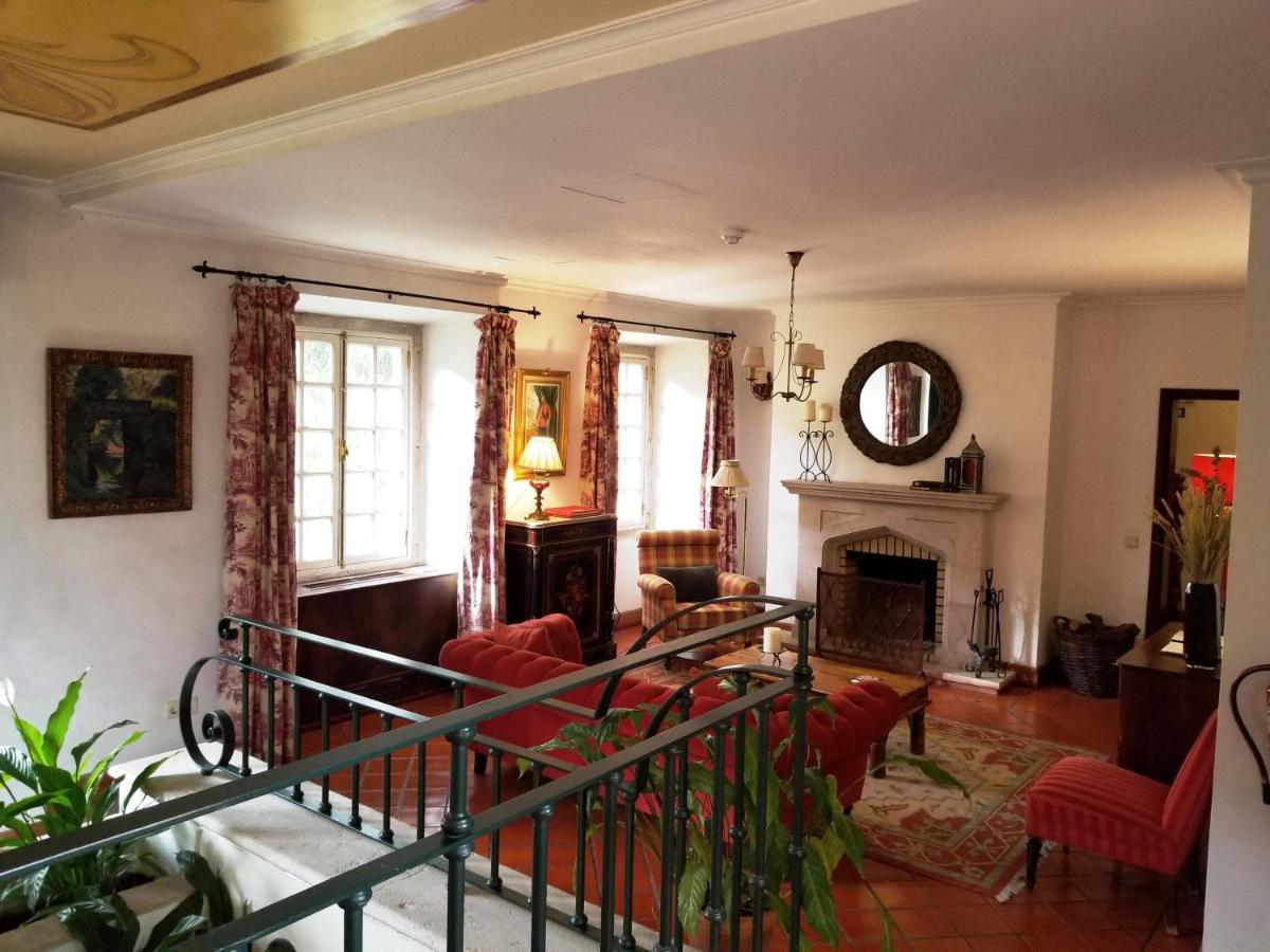 Uma área de estar em Lawrences Hotel