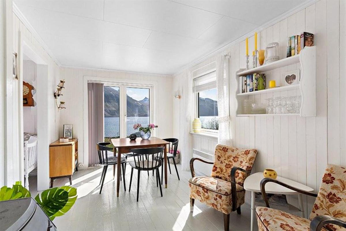 Private Cozy House by the Fjord - Housity