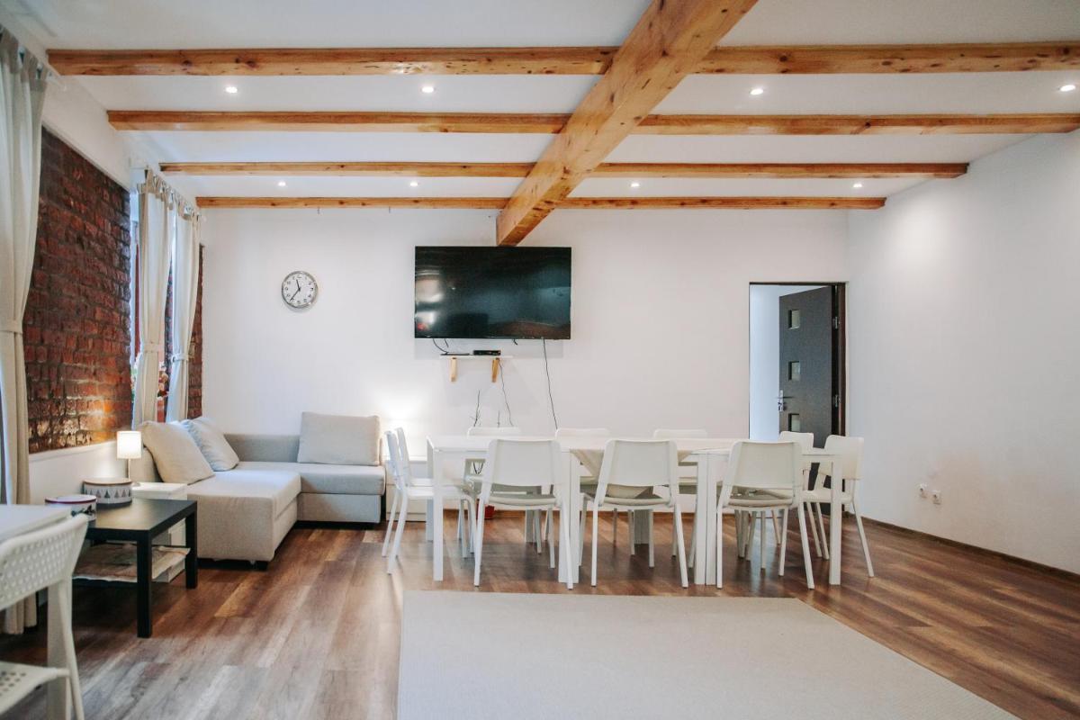 Kali Host Home Away From Home - Housity