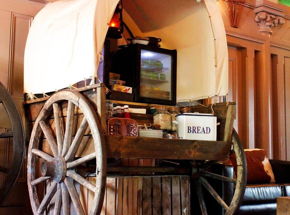 Smith And Western - Housity