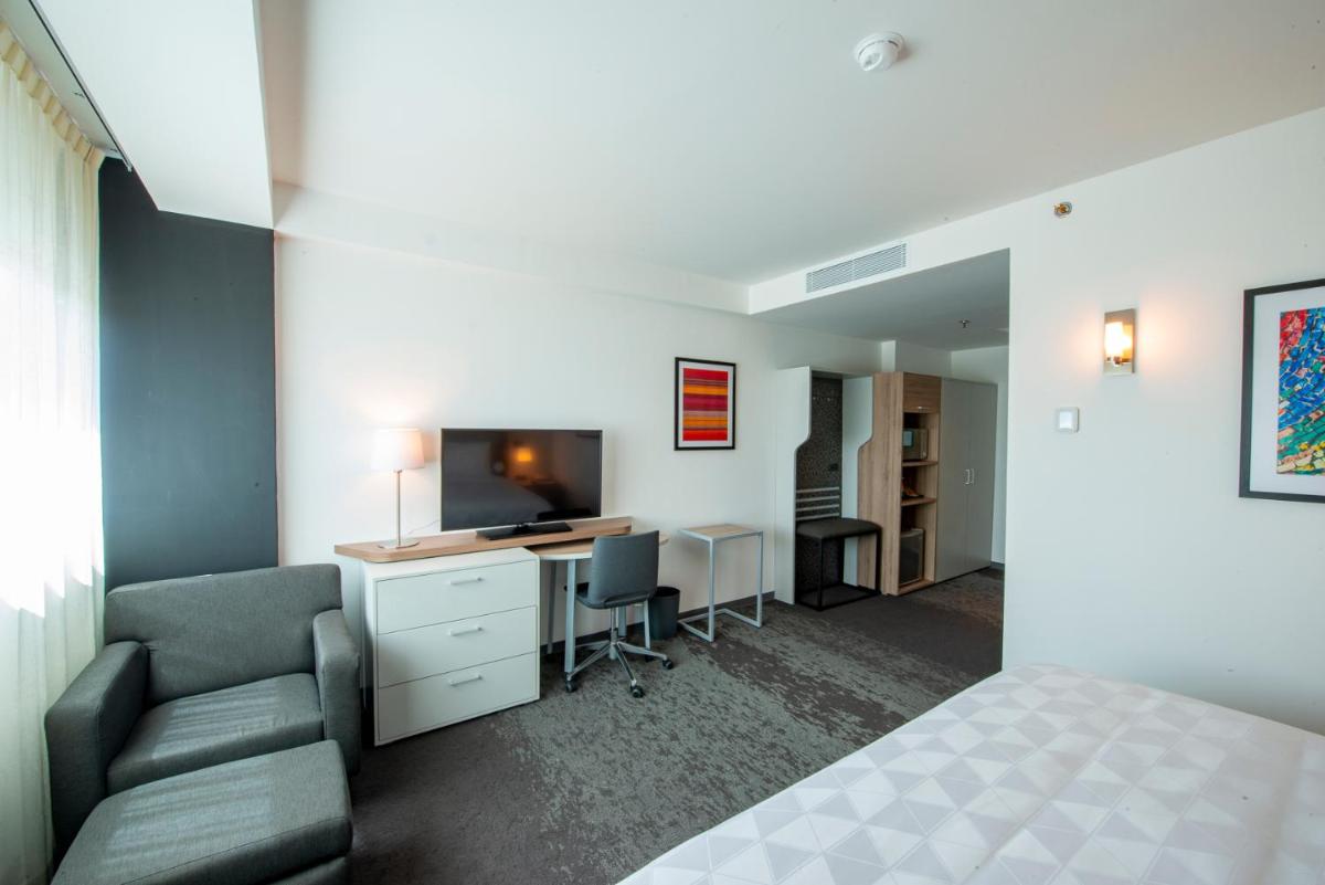 Holiday Inn & Suites - Merida La Isla by IHG - Housity