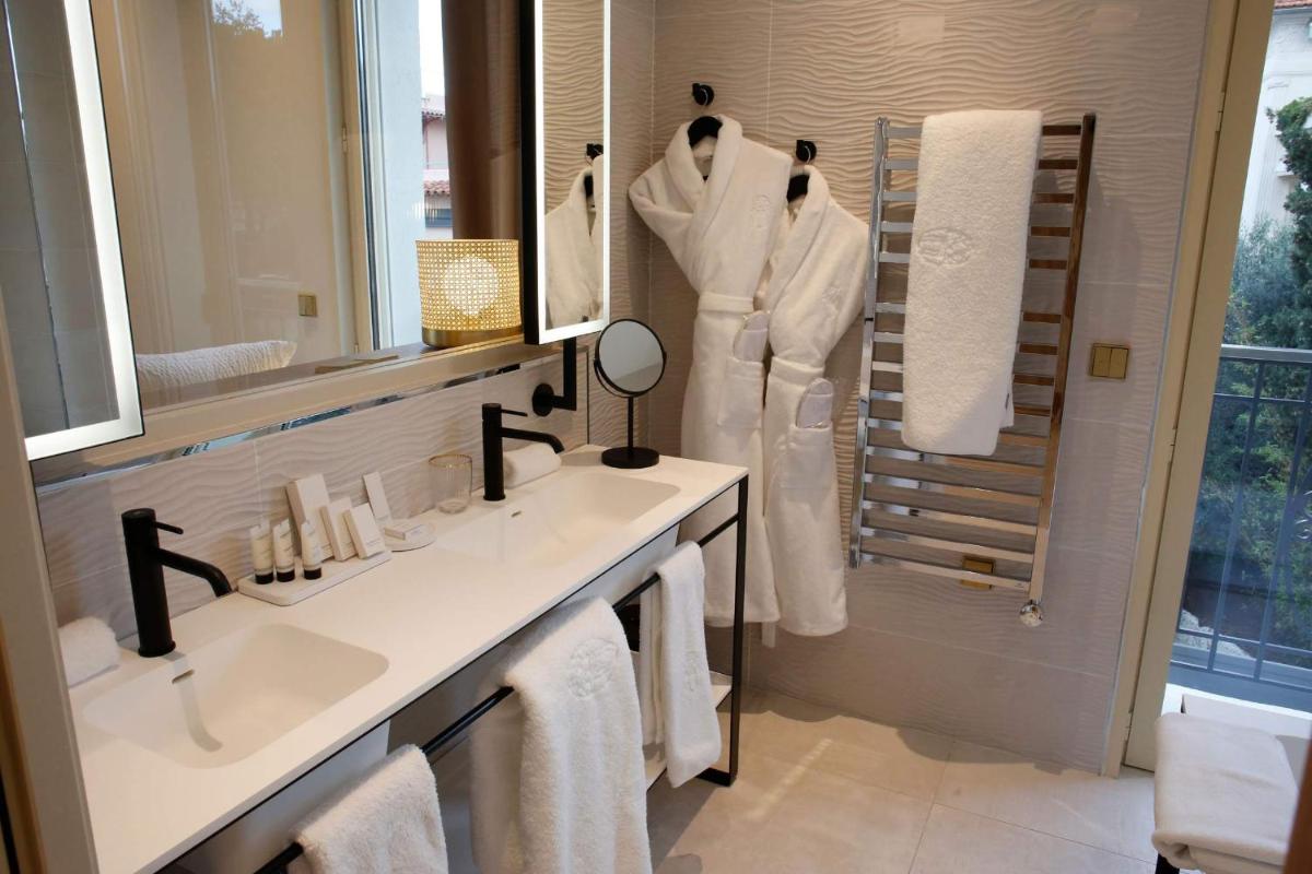 Salle de bains dans l'établissement Splendid Hôtel & Spa