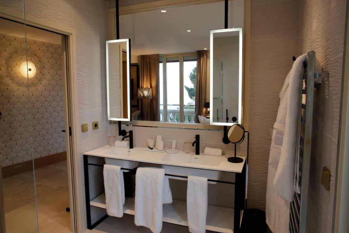 Salle de bains dans l'établissement Splendid Hôtel & Spa