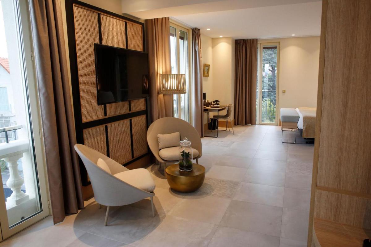 Télévision ou salle de divertissement dans l'établissement Splendid Hôtel & Spa