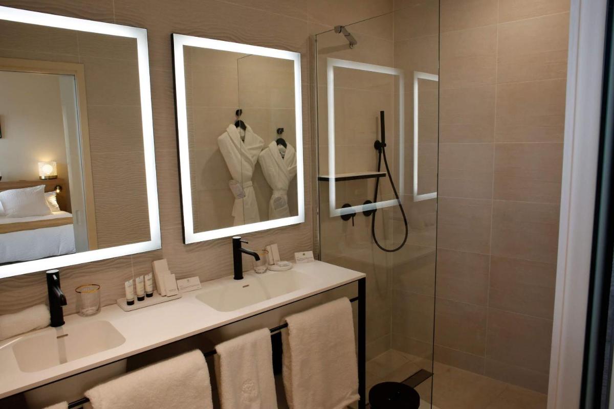 Salle de bains dans l'établissement Splendid Hôtel & Spa