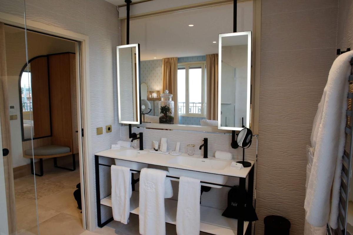 Salle de bains dans l'établissement Splendid Hôtel & Spa
