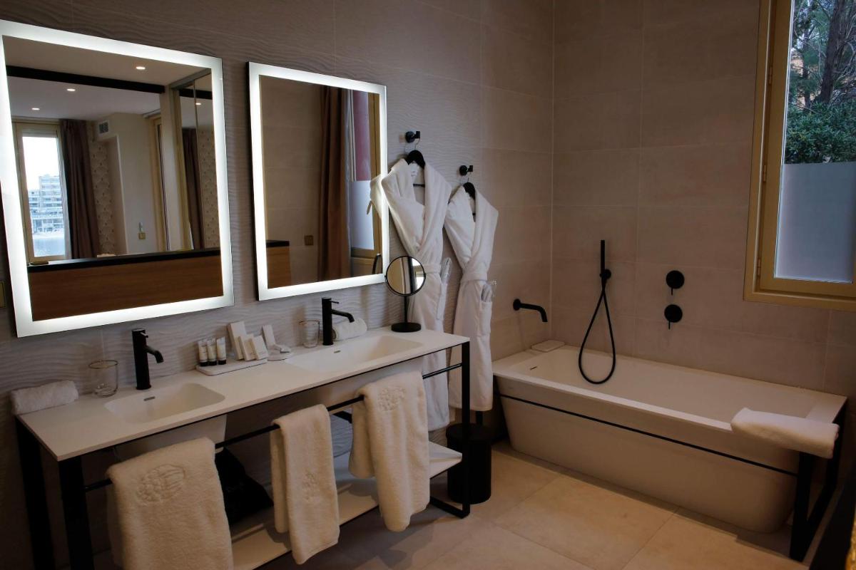 Salle de bains dans l'établissement Splendid Hôtel & Spa