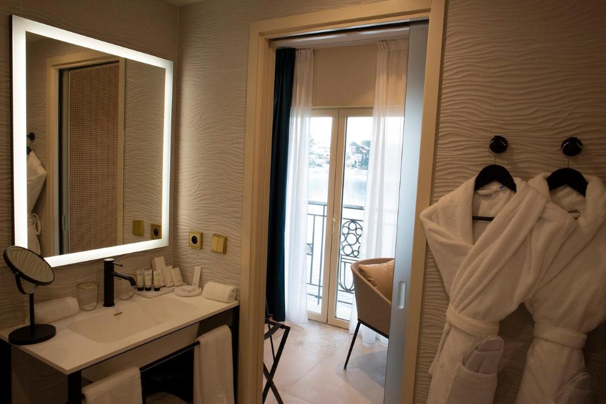 Salle de bains dans l'établissement Splendid Hôtel & Spa
