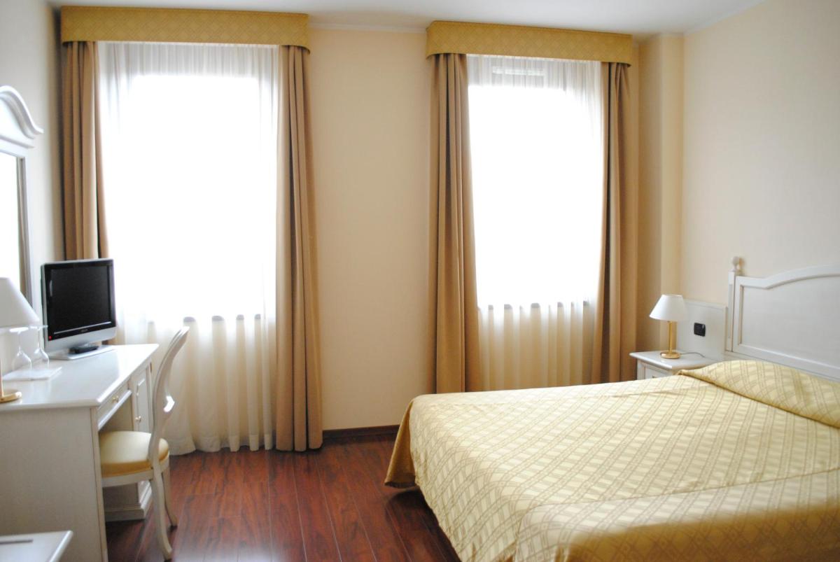 International Hotel - Housity