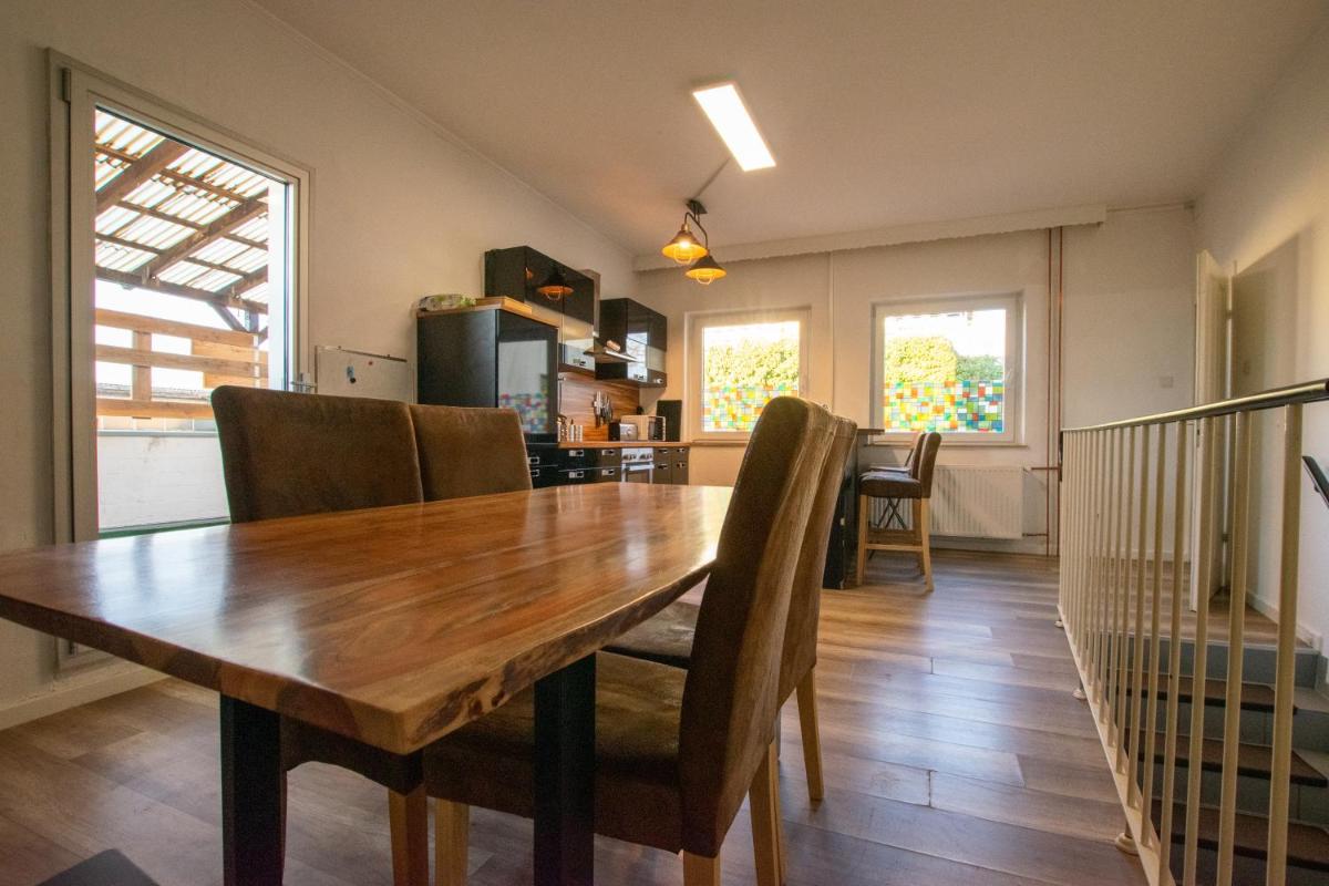 Spacious House - Housity