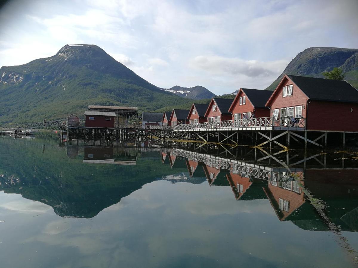 Foldvik Bryggeferie - Housity