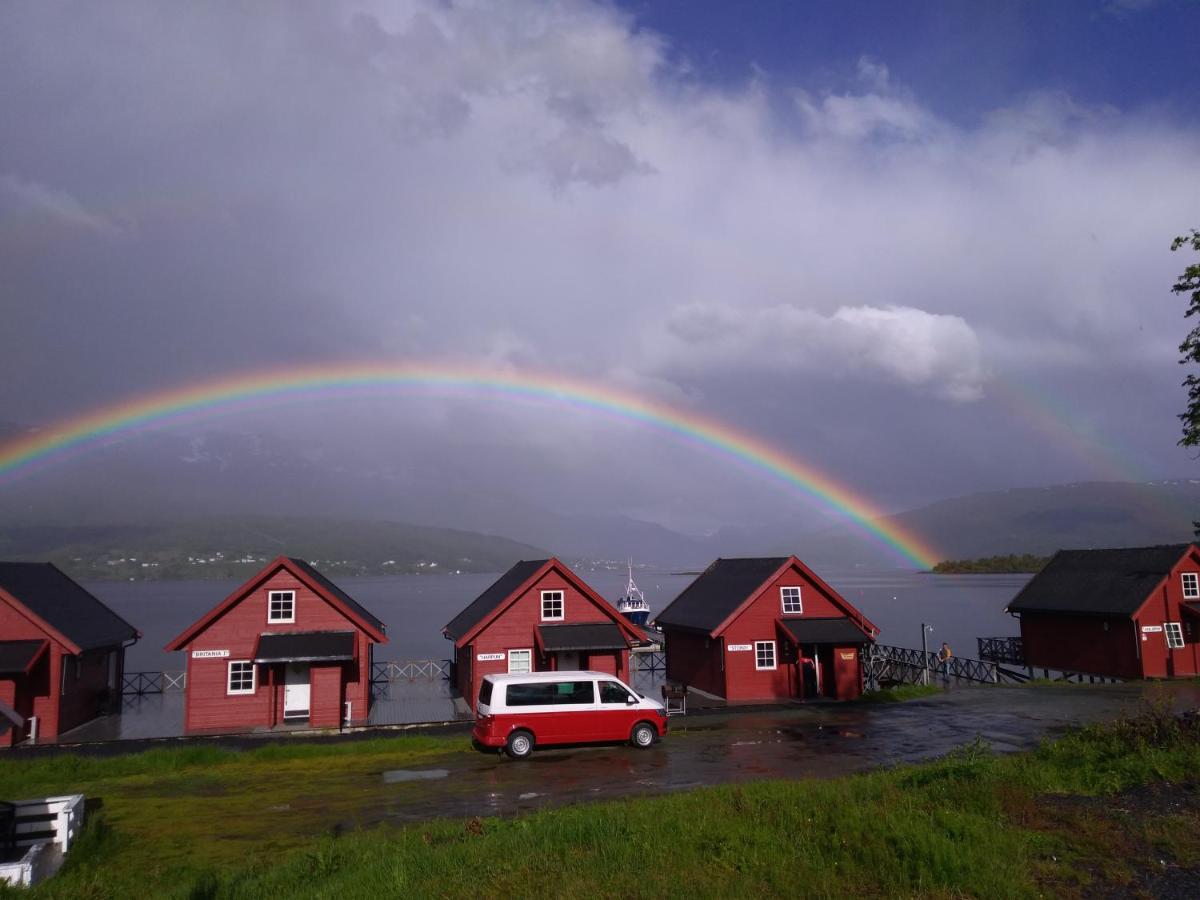 Foldvik Bryggeferie - Housity
