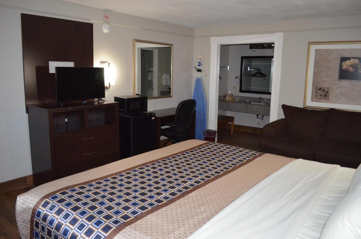 Hill Country Inn - Housity