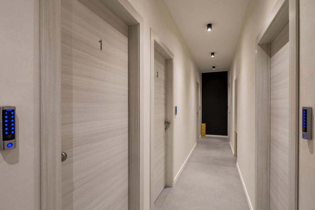 Deluxe Apartments & Rooms 