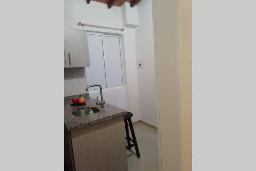 Comodo Apartaestudio en Bucaramanga Cerca a la Universidad Santo Tomas - Housity