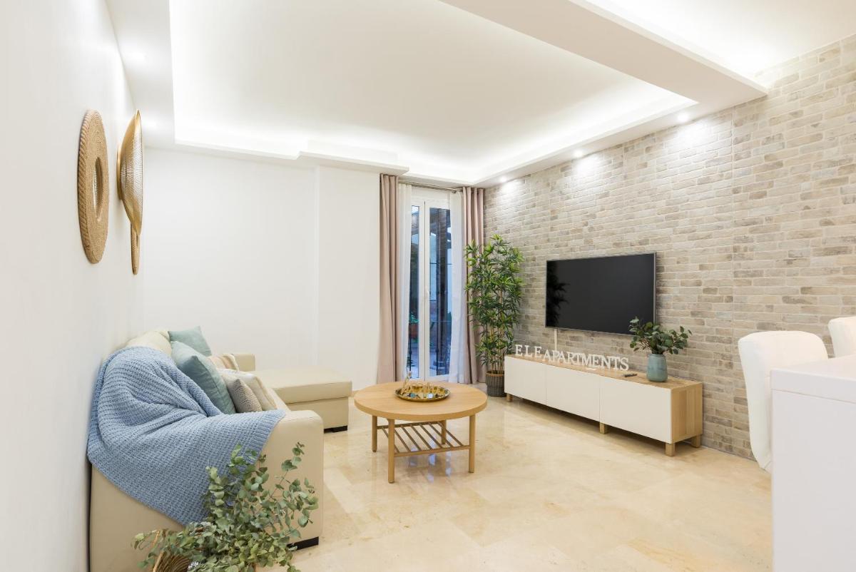 Agua II & seasonal pool by ELE Apartments - Housity