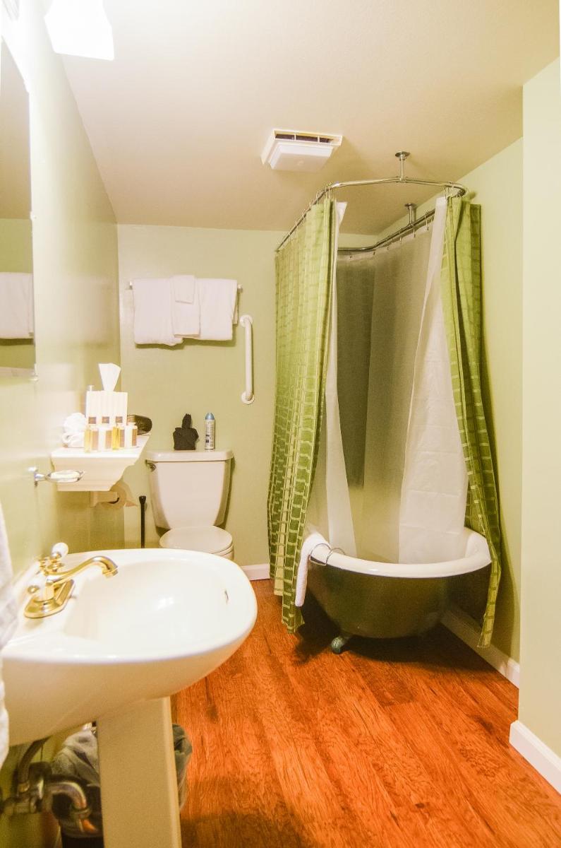 The Campbell House Inn - Housity