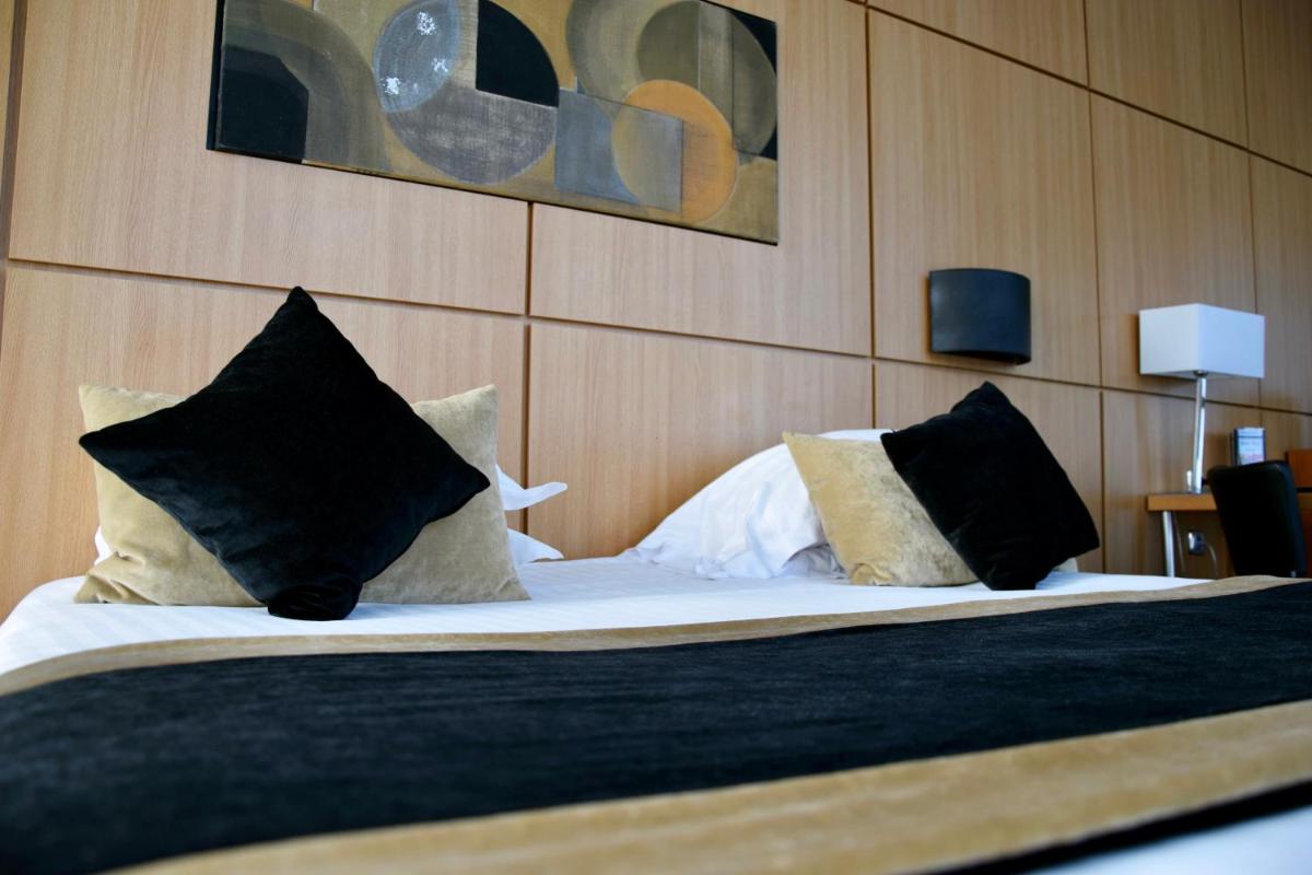 Un ou plusieurs lits dans un hébergement de l'établissement Hotel Spa Le Pasino