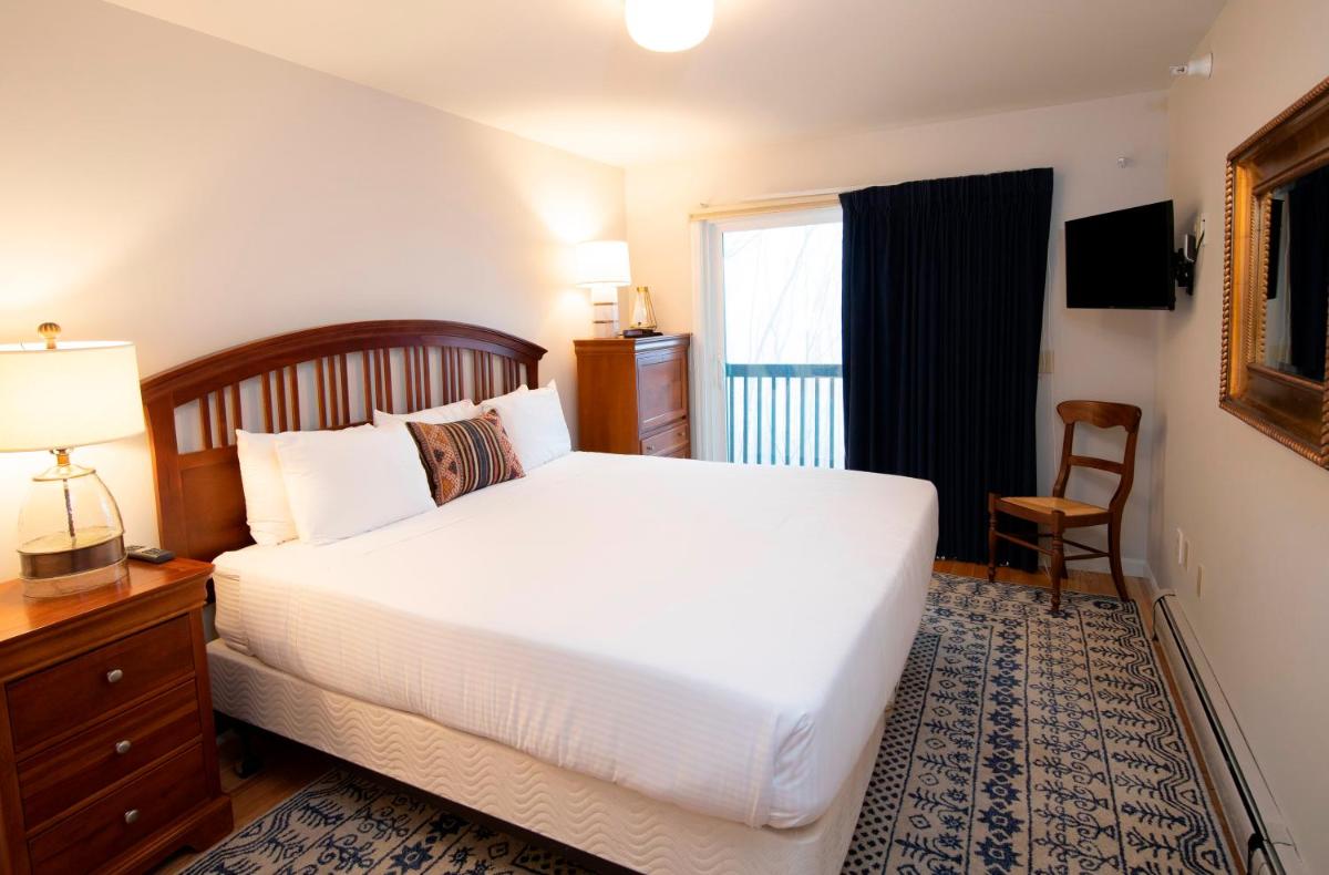 Modern & Updated Winterplace 3Br- Sleeps 12 condo - Housity