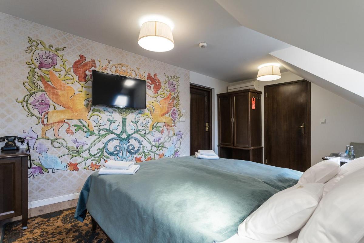 Hotel Ester - Housity