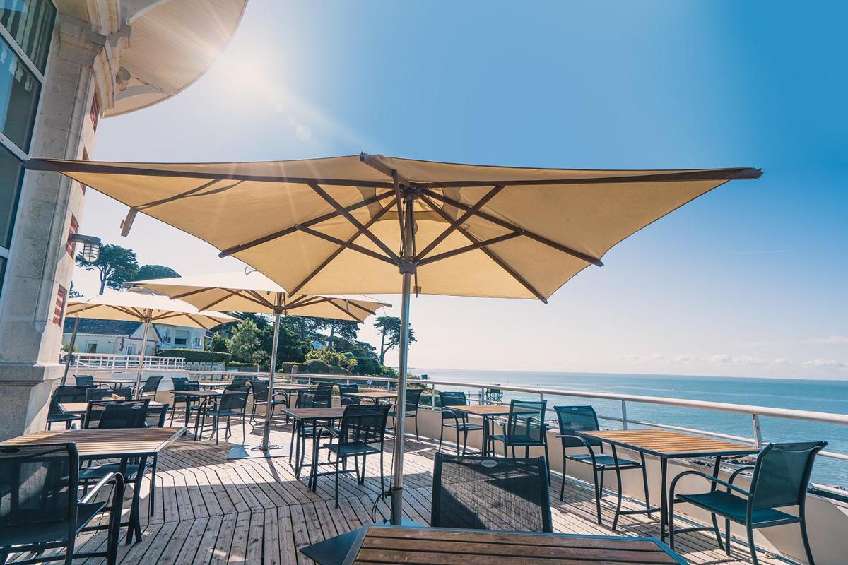 Vue générale sur la mer ou vue sur la mer prise depuis l'hôtel