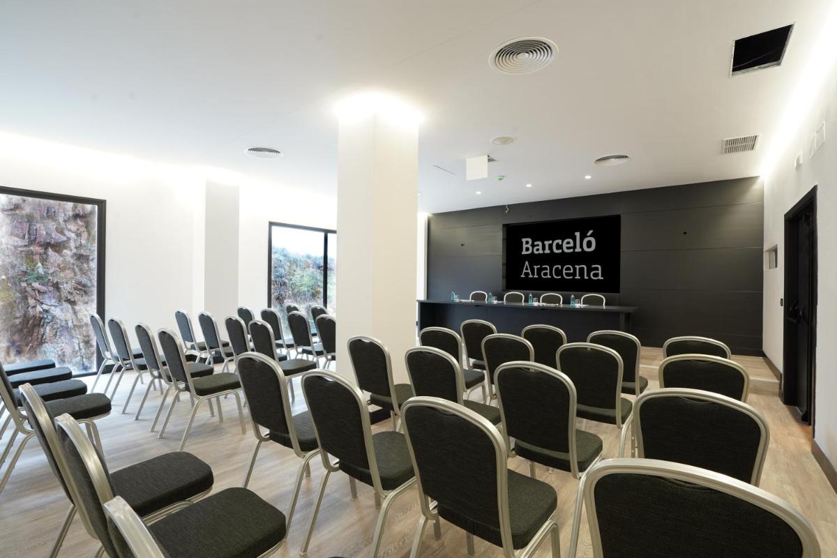Zona business o sala de conferencias en Barceló Aracena & Spa