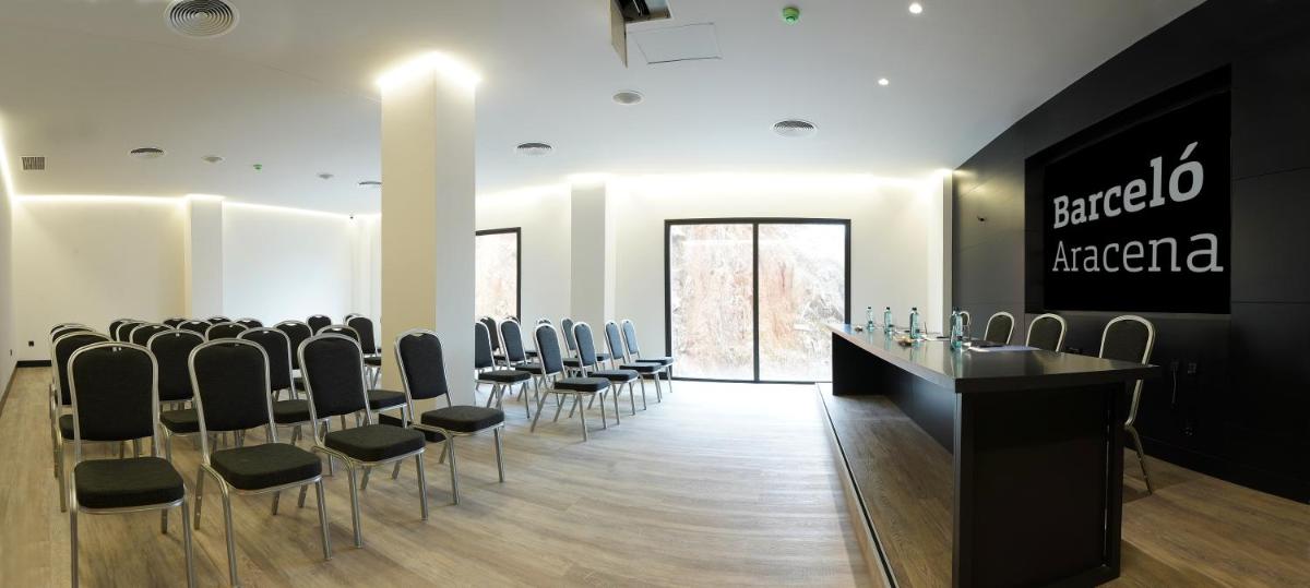 Zona business o sala de conferencias en Barceló Aracena & Spa