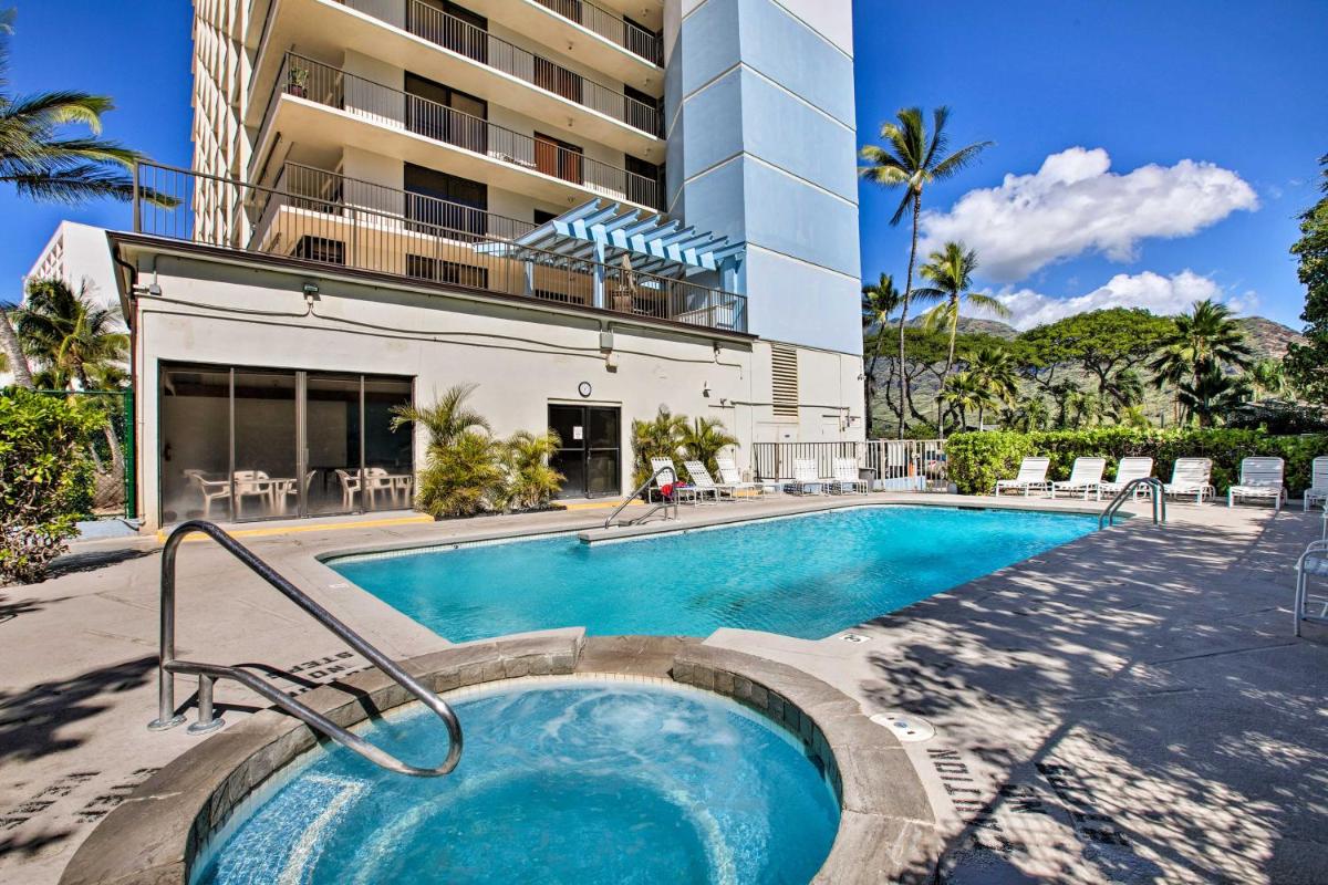 Stunning Makaha Condo with Pool Access and Ocean View! - Housity