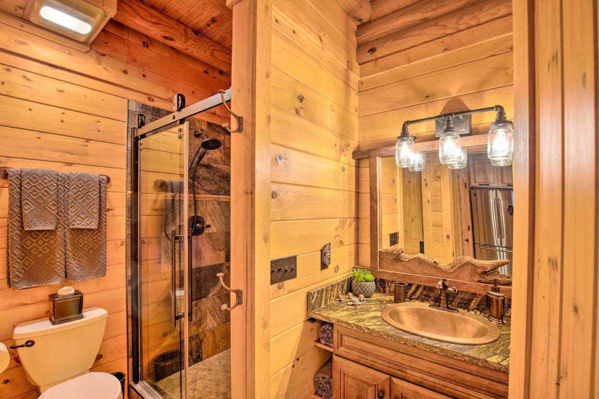 Luxury Mountain Cabin with Furnished Deck and Views! - Housity