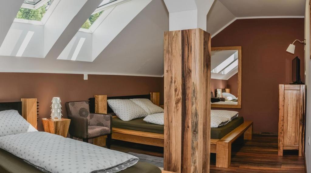 Ta Fabrika Restavracija,pizzerija in prenočišča - Housity