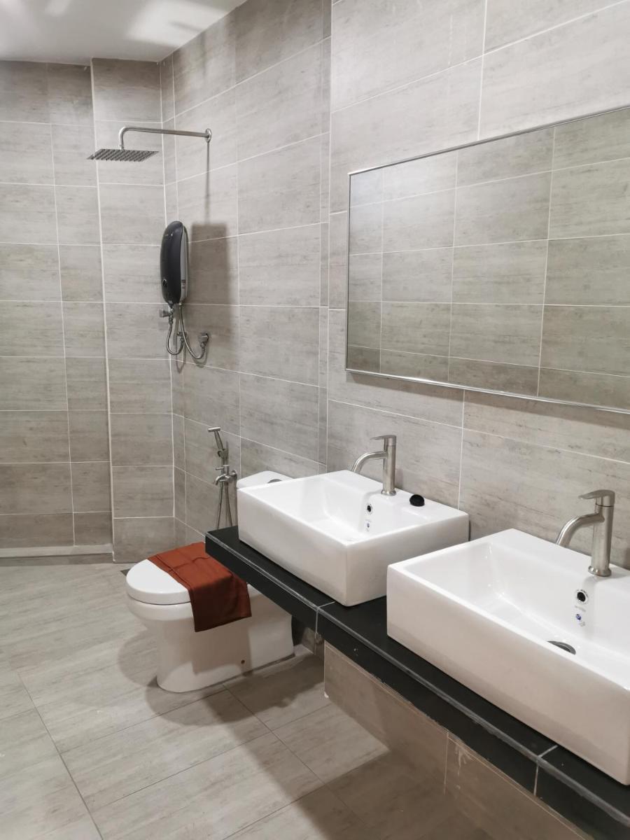 L Hotel - Housity