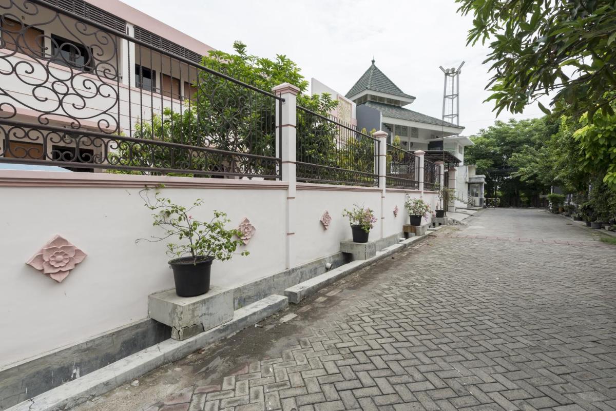 KoolKost Syariah near UPN Veteran - Housity