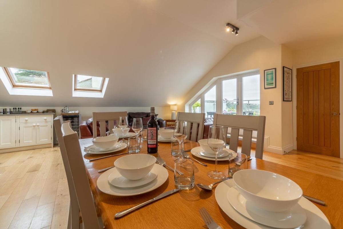 7 Sandy Lane - Housity