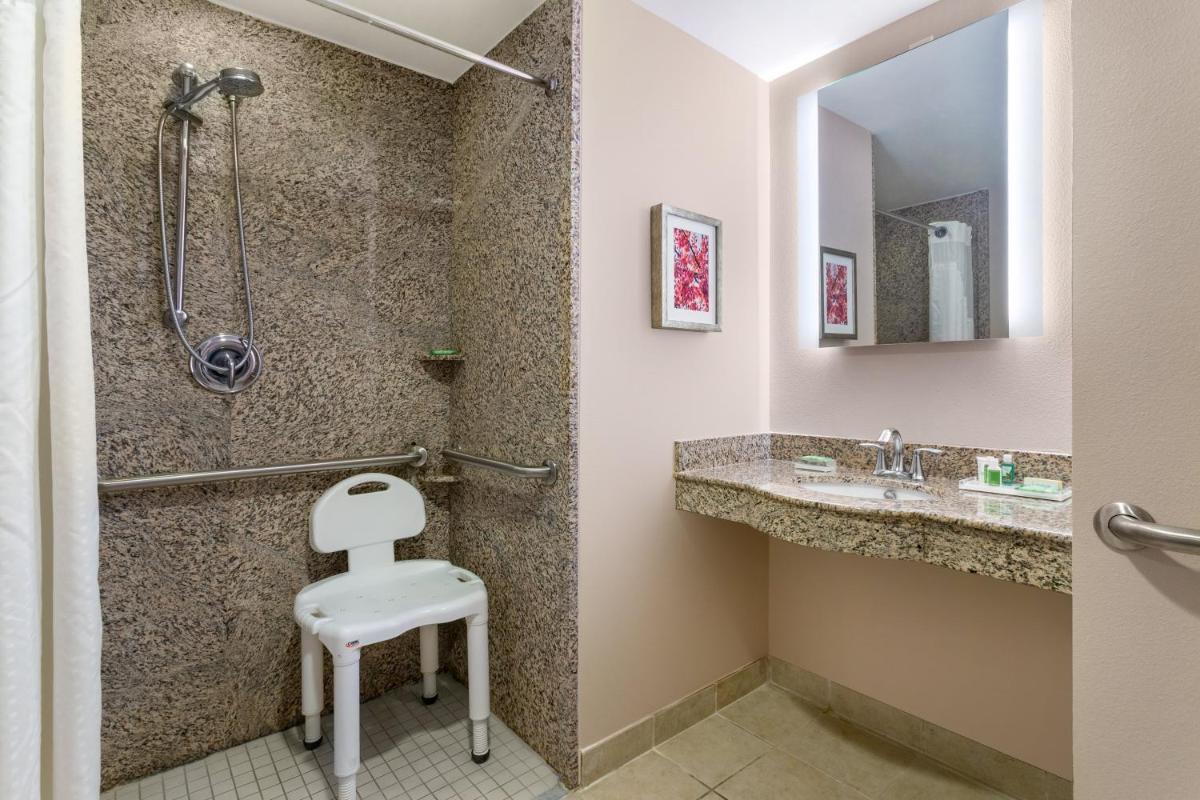 Holiday Inn Winter Haven, an IHG Hotel - Housity