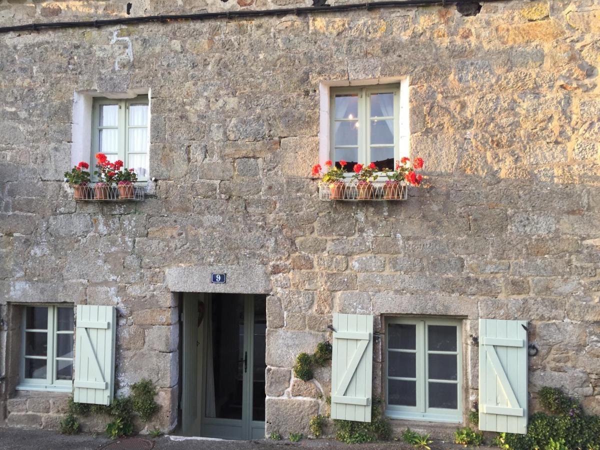Traditional Brittany medieval stone Cottage - Housity