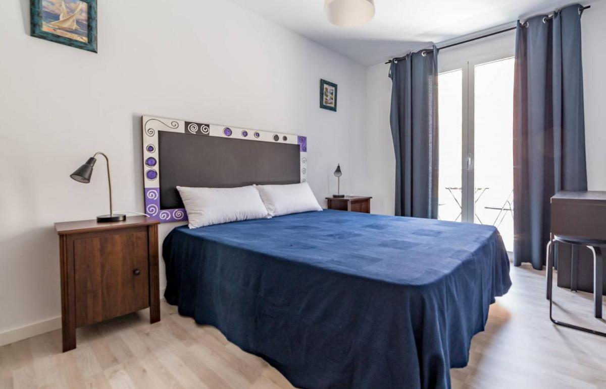 Malvarossa apartment near beach - Hizvo