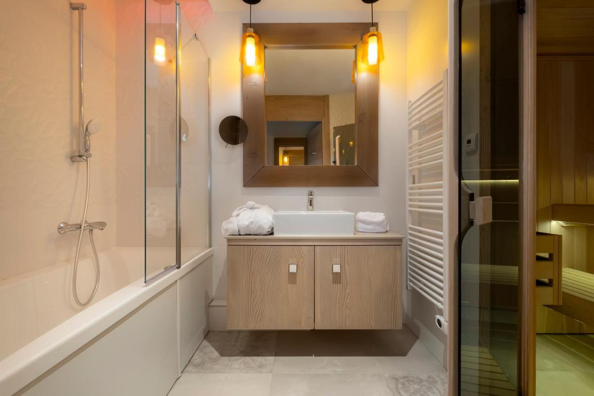 Salle de bains dans l'établissement Résidence Pierre & Vacances Premium L'Hévana