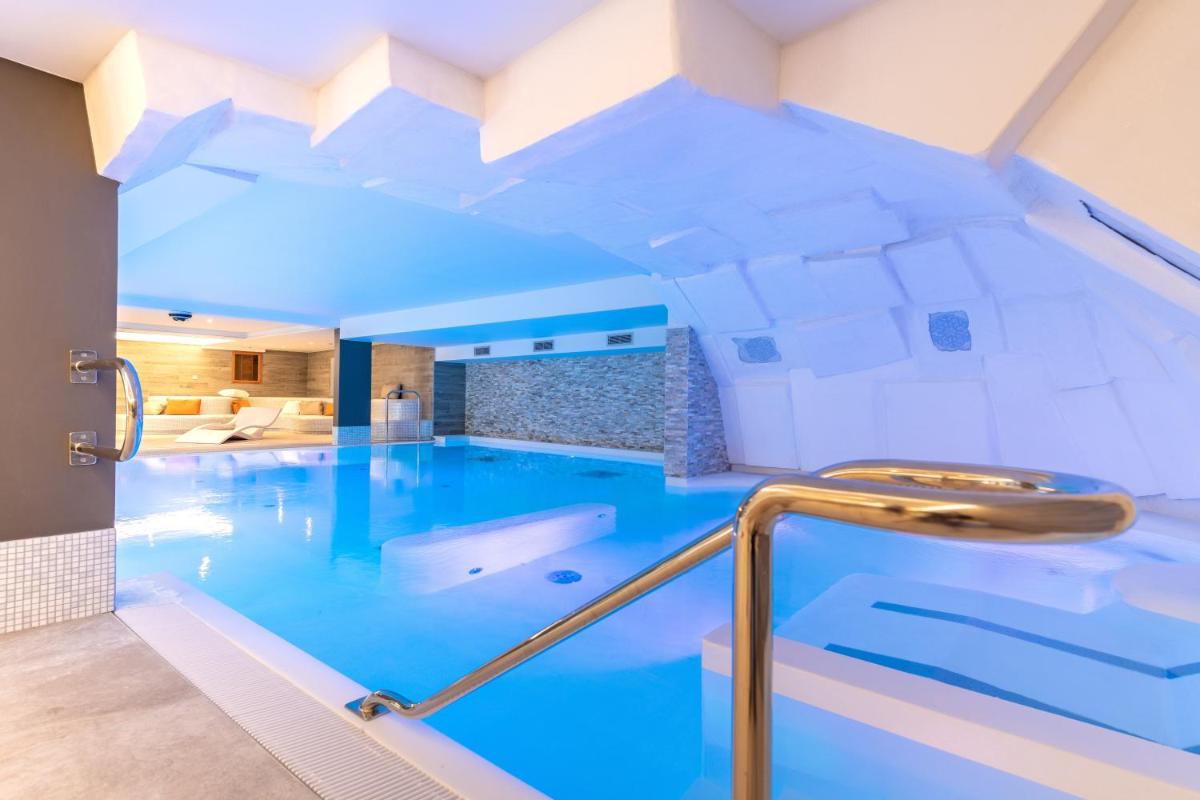 Piscine de l'établissement Résidence Pierre & Vacances Premium L'Hévana ou située à proximité