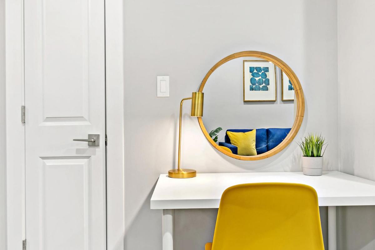 1BR Stylishly Furnished Apt in Lakeview - Oakdale 1S - Housity
