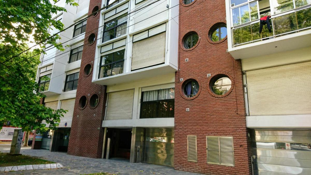 Luminoso Ambiente, con cochera en lo mejor de La Perla - Housity