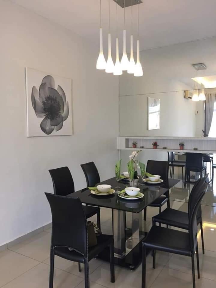 Suitetrails - D'Izz Homestay Batu Berendam