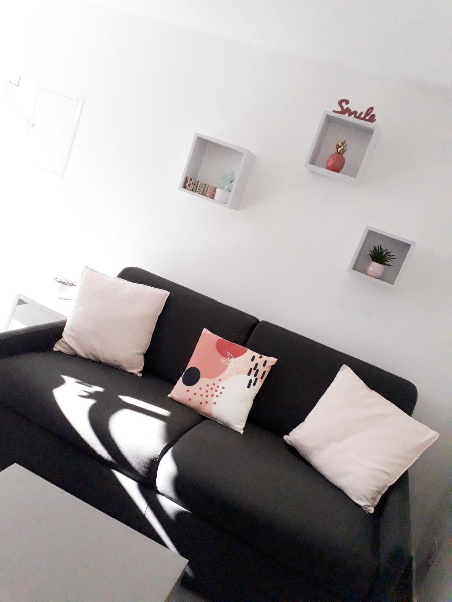 Studio rénové avec terrasse ST RAPHAEL - Housity