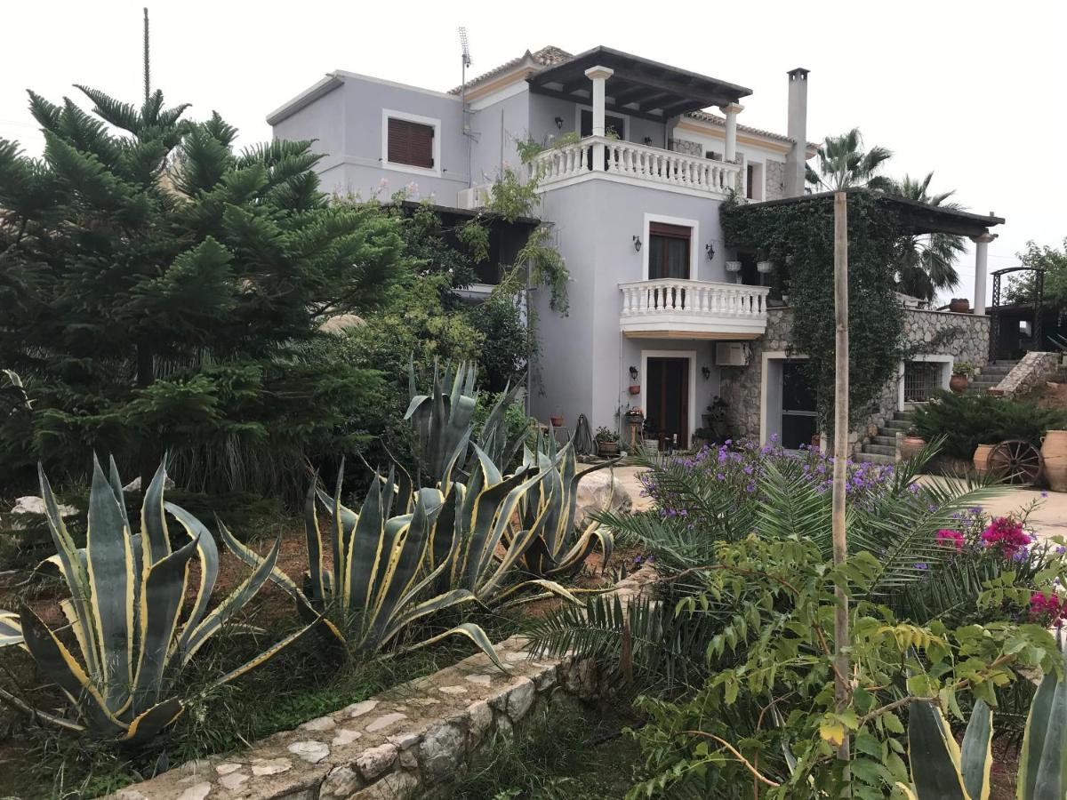 Loy Loy House - Housity