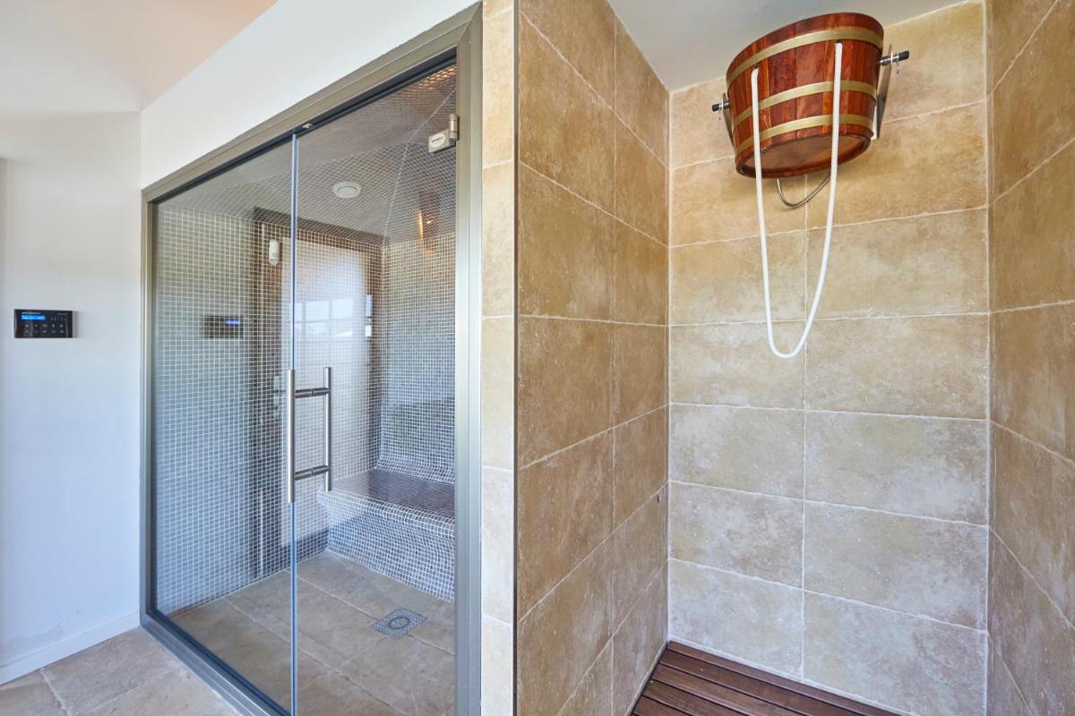 Un baño de Bennoc Petit Hotel - Only Adults