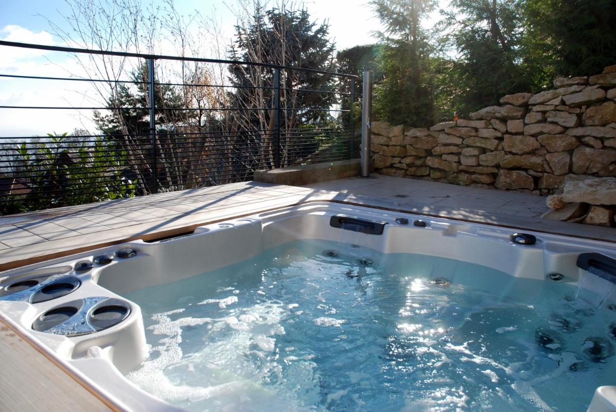 Le Grand Chalet et Spa - Housity