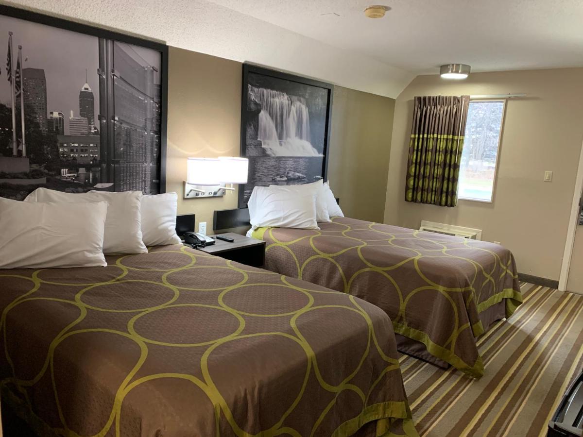 Super 8 by Wyndham Brownsburg - Housity